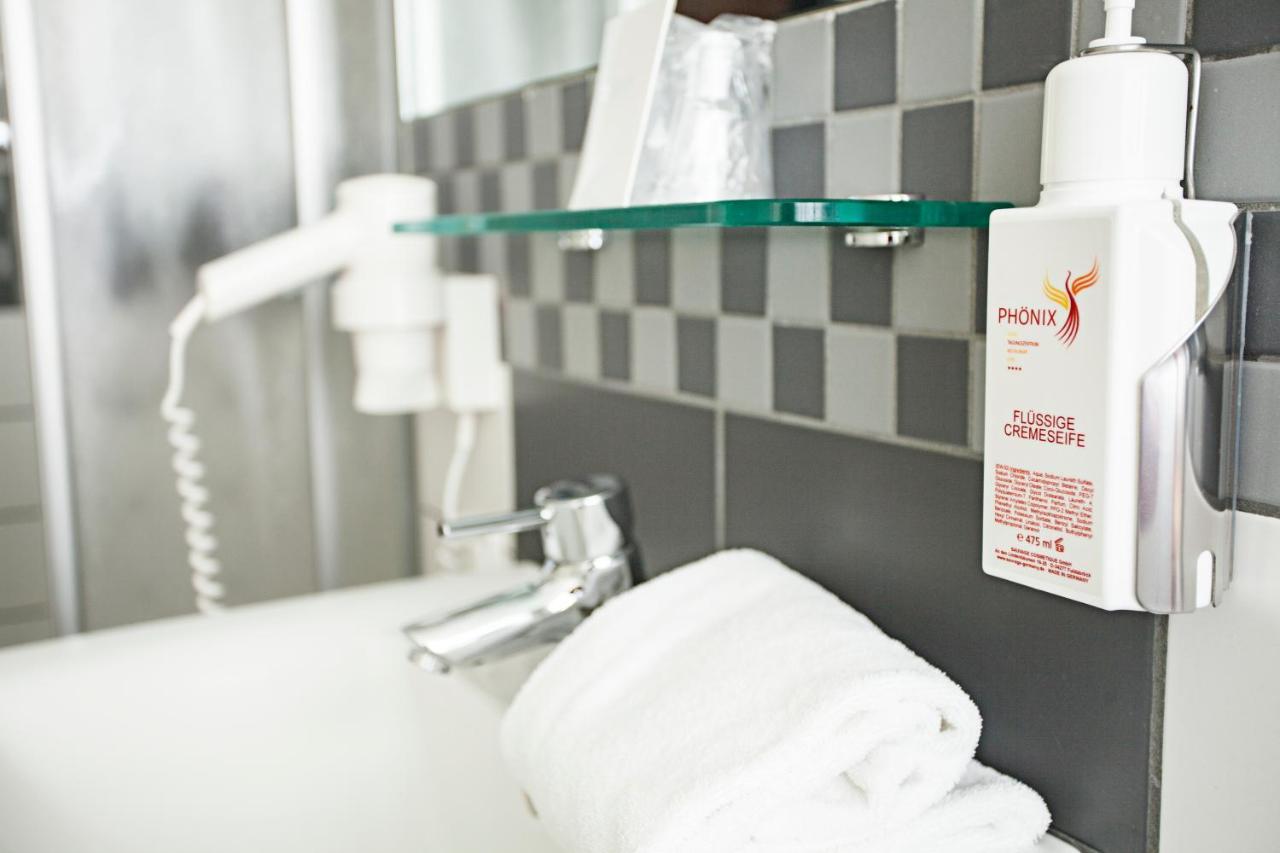 Phoenix Hotel Bergneustadt ภายนอก รูปภาพ