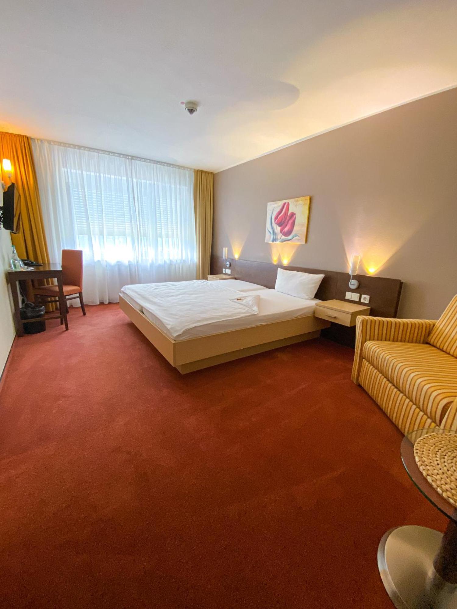 Phoenix Hotel Bergneustadt ภายนอก รูปภาพ