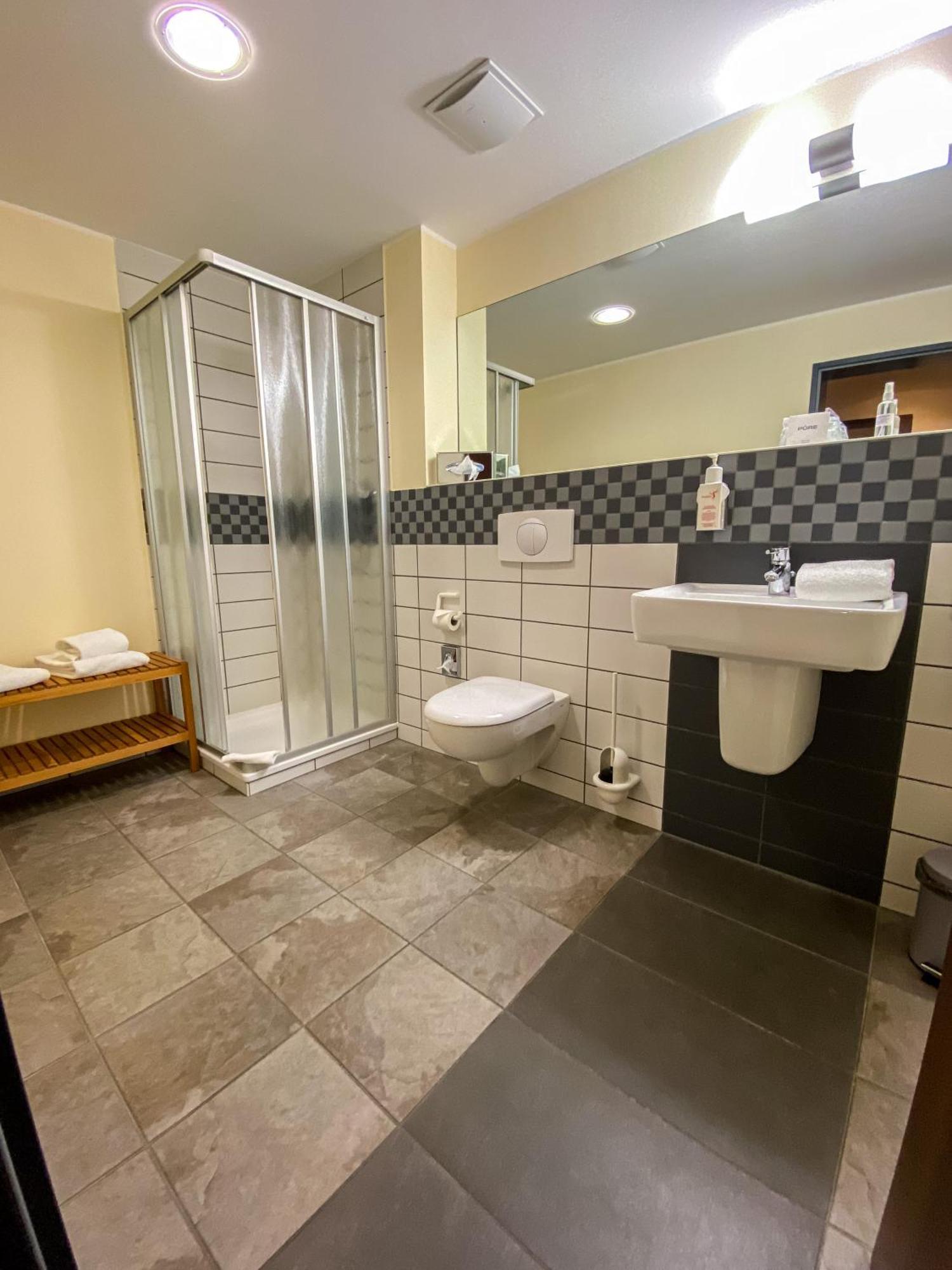 Phoenix Hotel Bergneustadt ภายนอก รูปภาพ