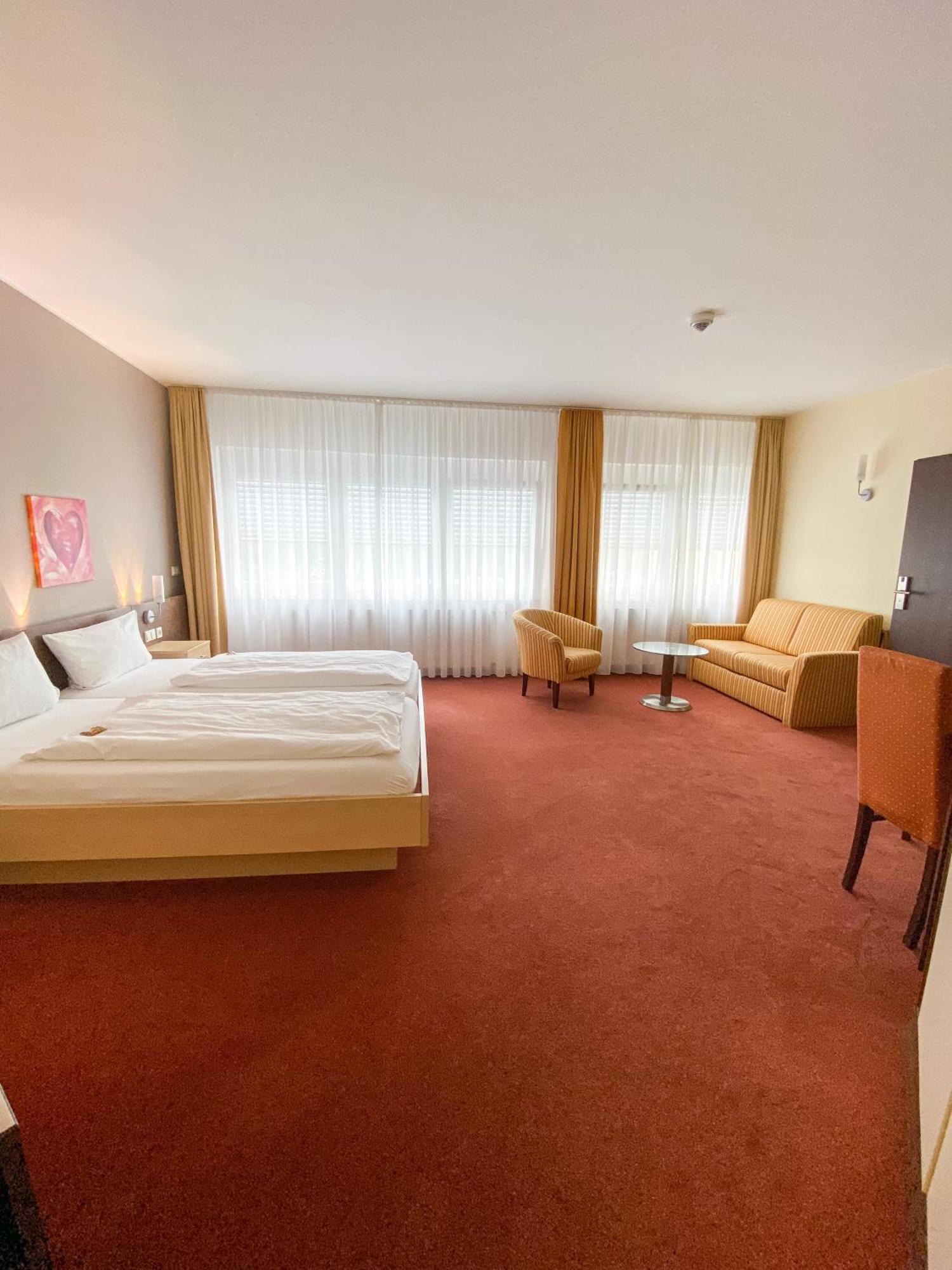 Phoenix Hotel Bergneustadt ภายนอก รูปภาพ
