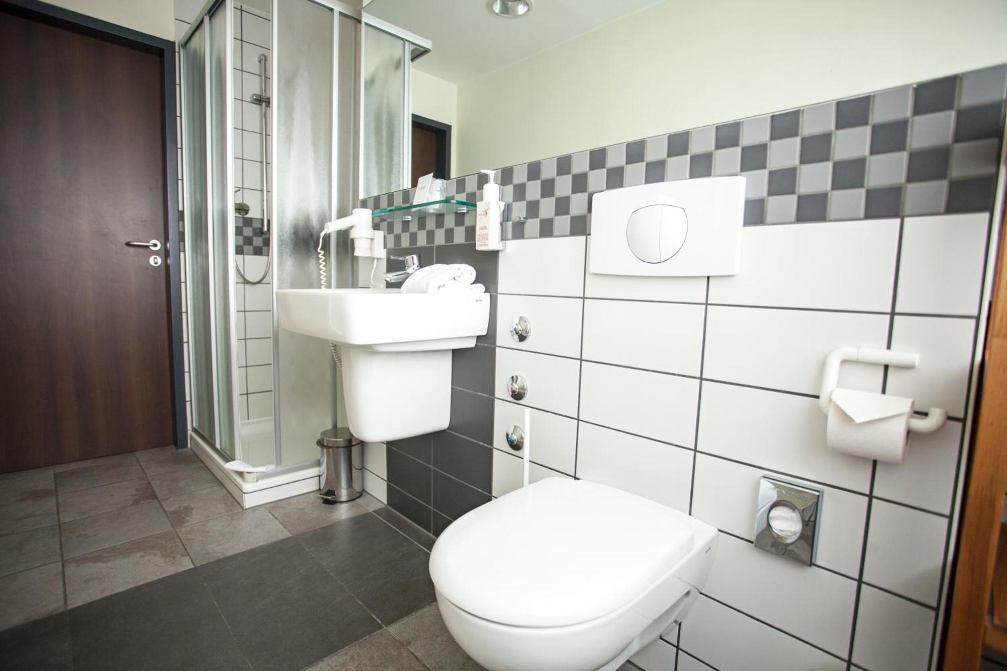 Phoenix Hotel Bergneustadt ภายนอก รูปภาพ