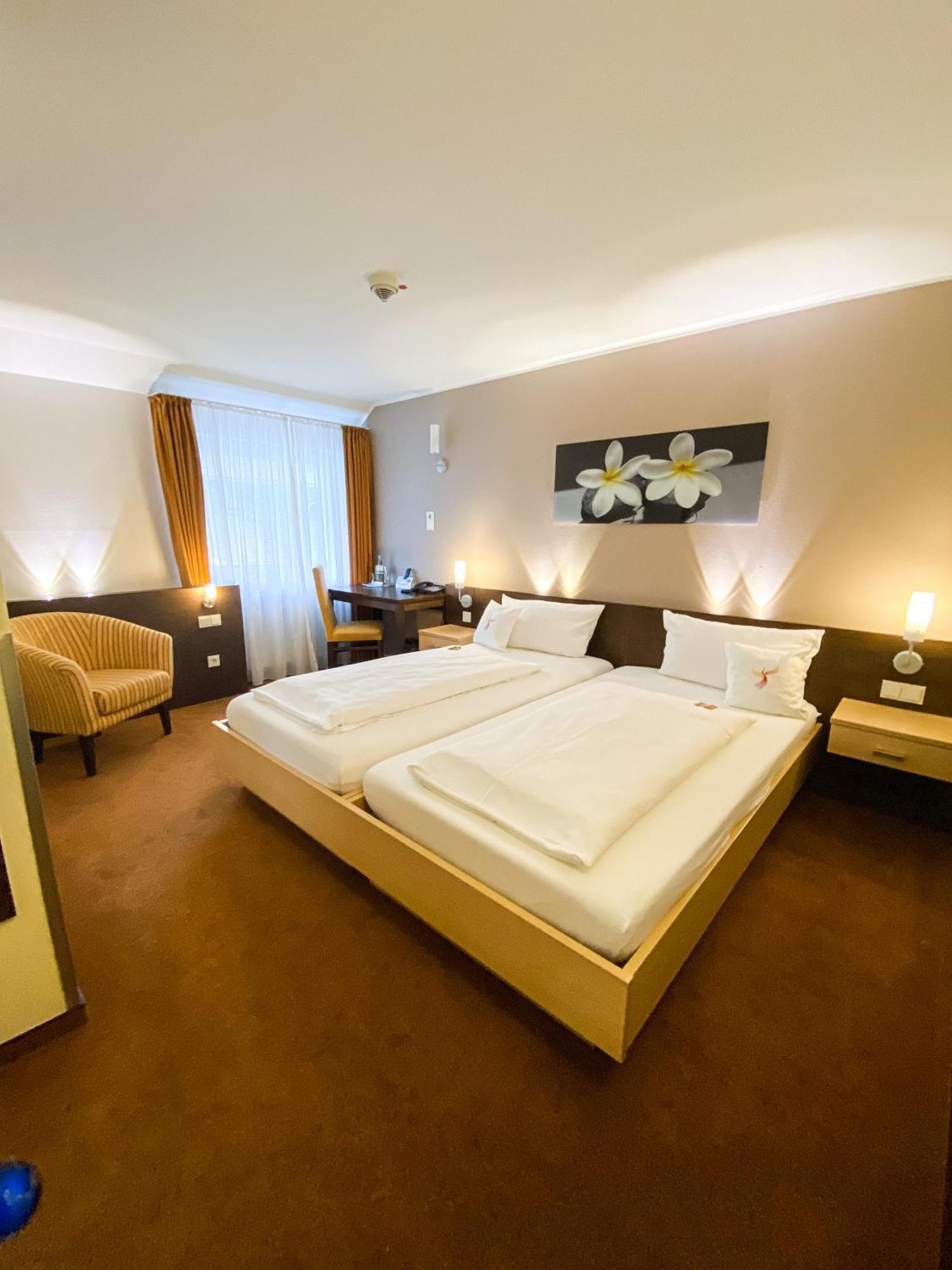 Phoenix Hotel Bergneustadt ภายนอก รูปภาพ