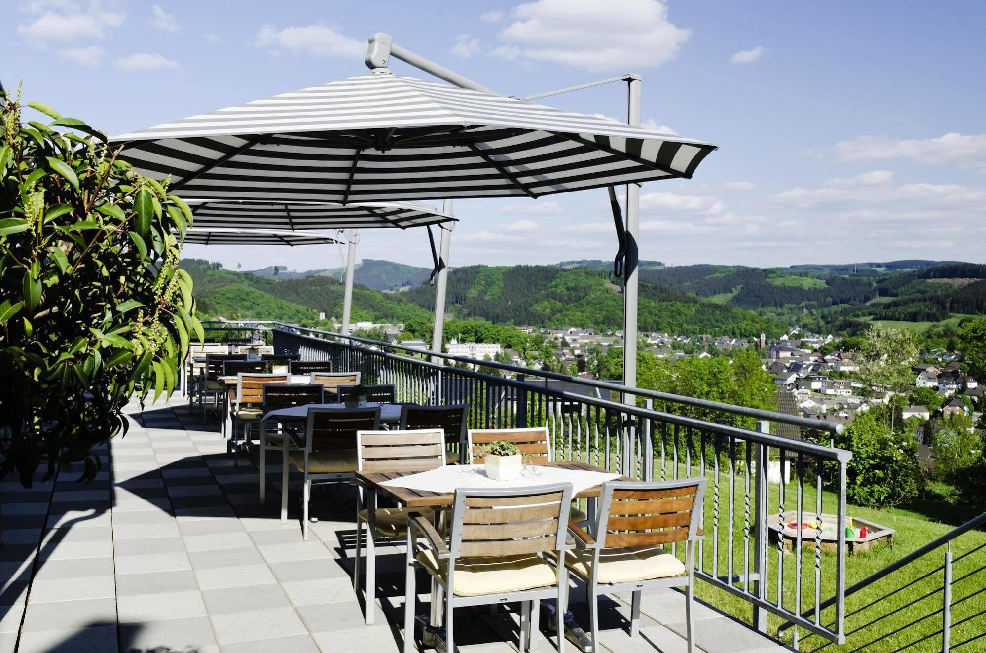 Phoenix Hotel Bergneustadt ภายนอก รูปภาพ